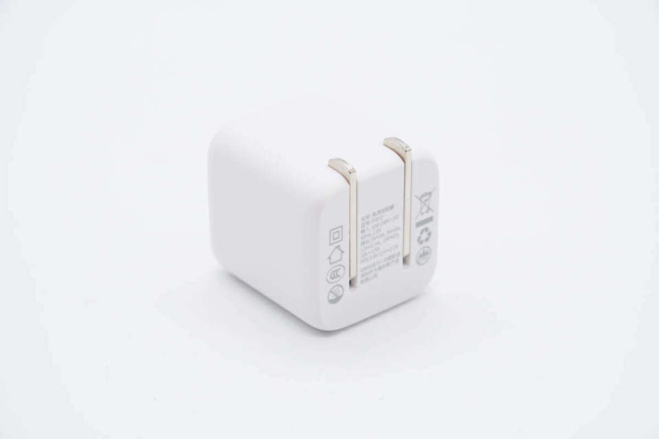 小巧玲珑 大麦30W氮化镓快充拆解，iPhone 15用户的便携新宠